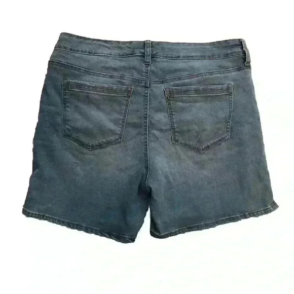 Bandolino Amelia Size 8 Blue Jean Shorts Light Wash Viscose Blend - Picture 5 of 6